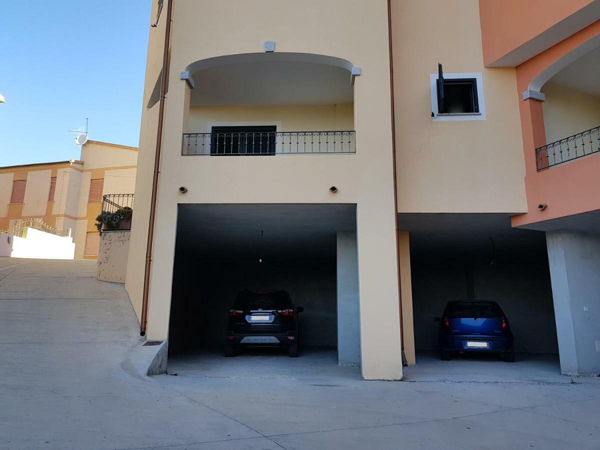 Ferienwohnung Borgo Lu Canali Da Gavino Badesi Exterior foto