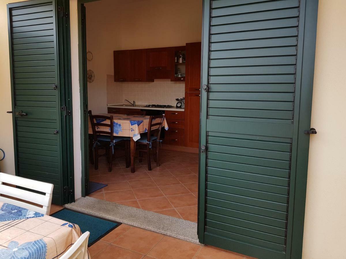 Ferienwohnung Borgo Lu Canali Da Gavino Badesi Exterior foto