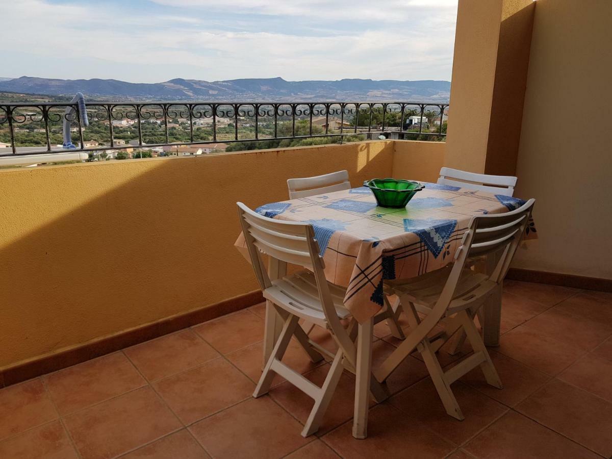 Ferienwohnung Borgo Lu Canali Da Gavino Badesi Exterior foto