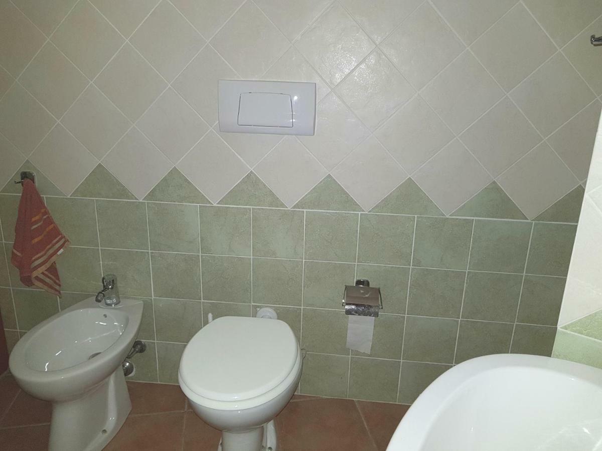 Ferienwohnung Borgo Lu Canali Da Gavino Badesi Exterior foto