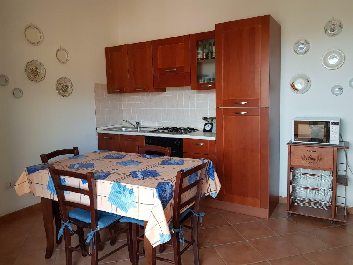 Ferienwohnung Borgo Lu Canali Da Gavino Badesi Exterior foto