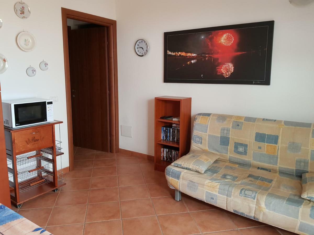 Ferienwohnung Borgo Lu Canali Da Gavino Badesi Exterior foto