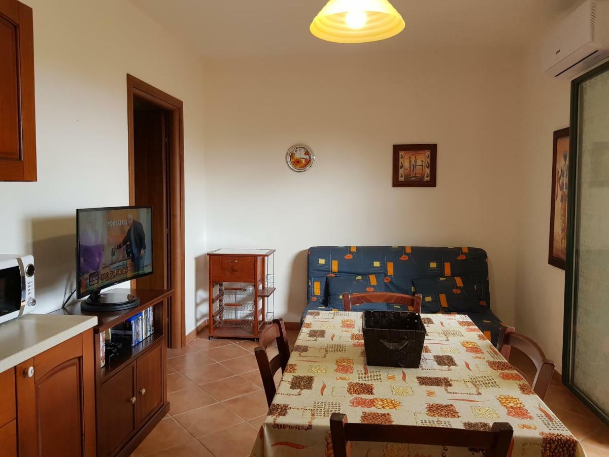 Ferienwohnung Borgo Lu Canali Da Gavino Badesi Exterior foto