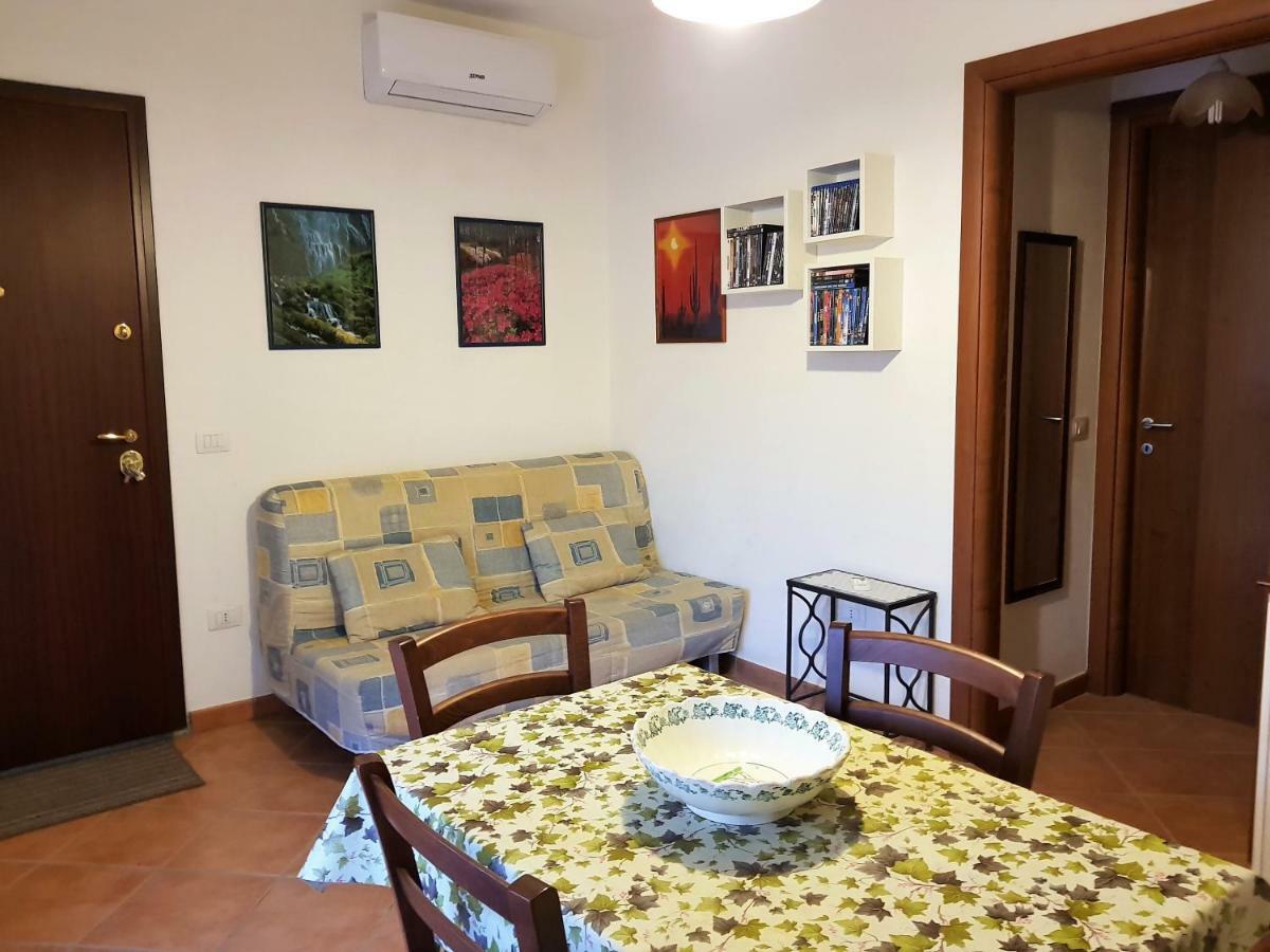 Ferienwohnung Borgo Lu Canali Da Gavino Badesi Exterior foto