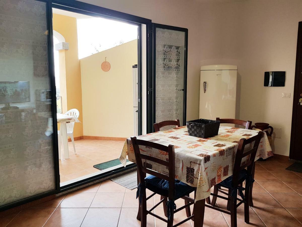 Ferienwohnung Borgo Lu Canali Da Gavino Badesi Exterior foto