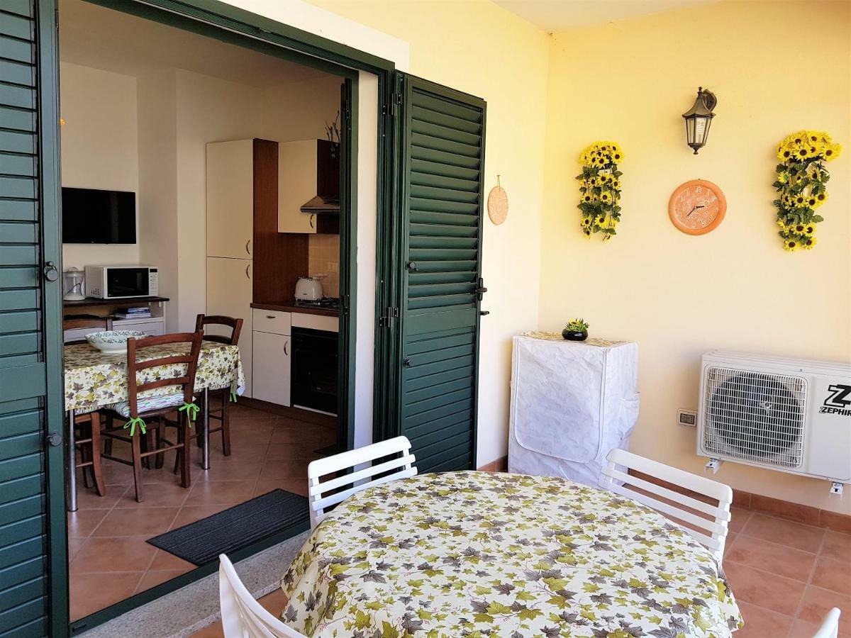 Ferienwohnung Borgo Lu Canali Da Gavino Badesi Exterior foto