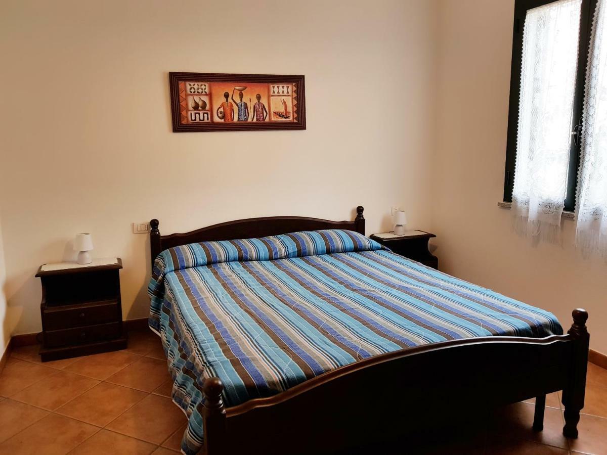 Ferienwohnung Borgo Lu Canali Da Gavino Badesi Exterior foto