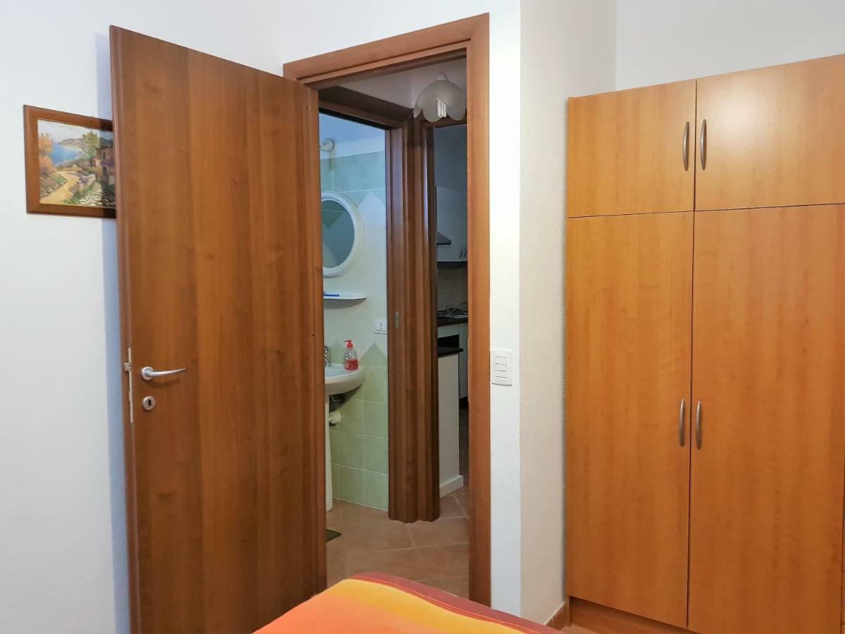 Ferienwohnung Borgo Lu Canali Da Gavino Badesi Exterior foto