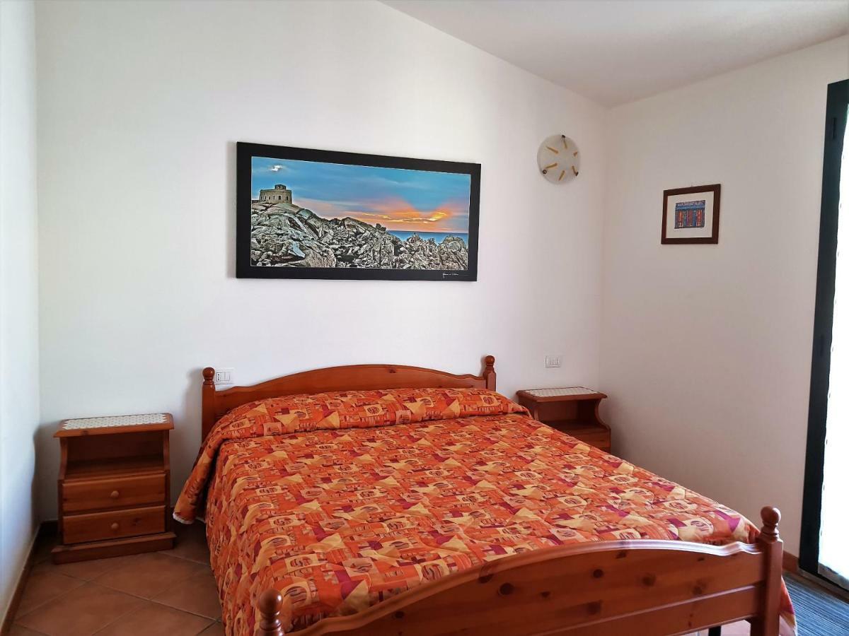 Ferienwohnung Borgo Lu Canali Da Gavino Badesi Exterior foto