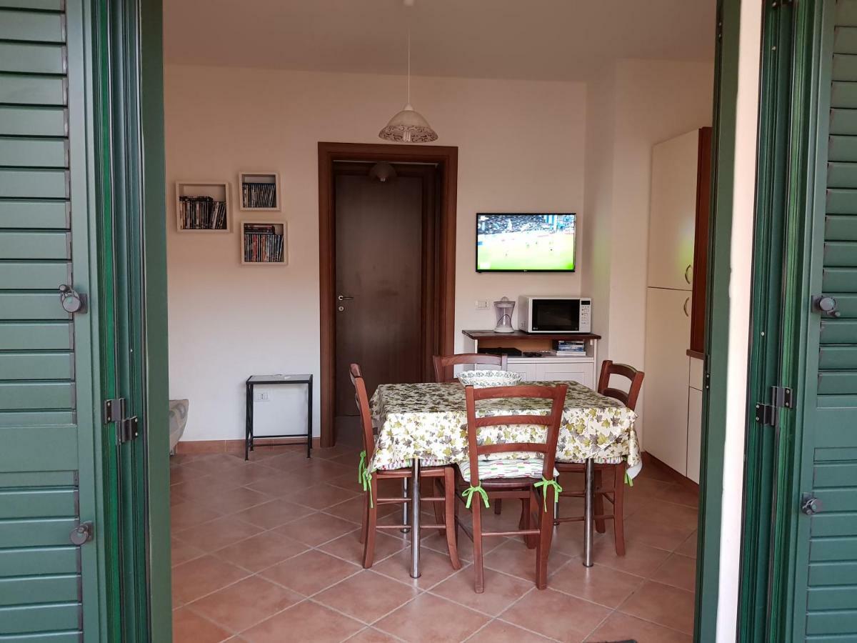 Ferienwohnung Borgo Lu Canali Da Gavino Badesi Exterior foto