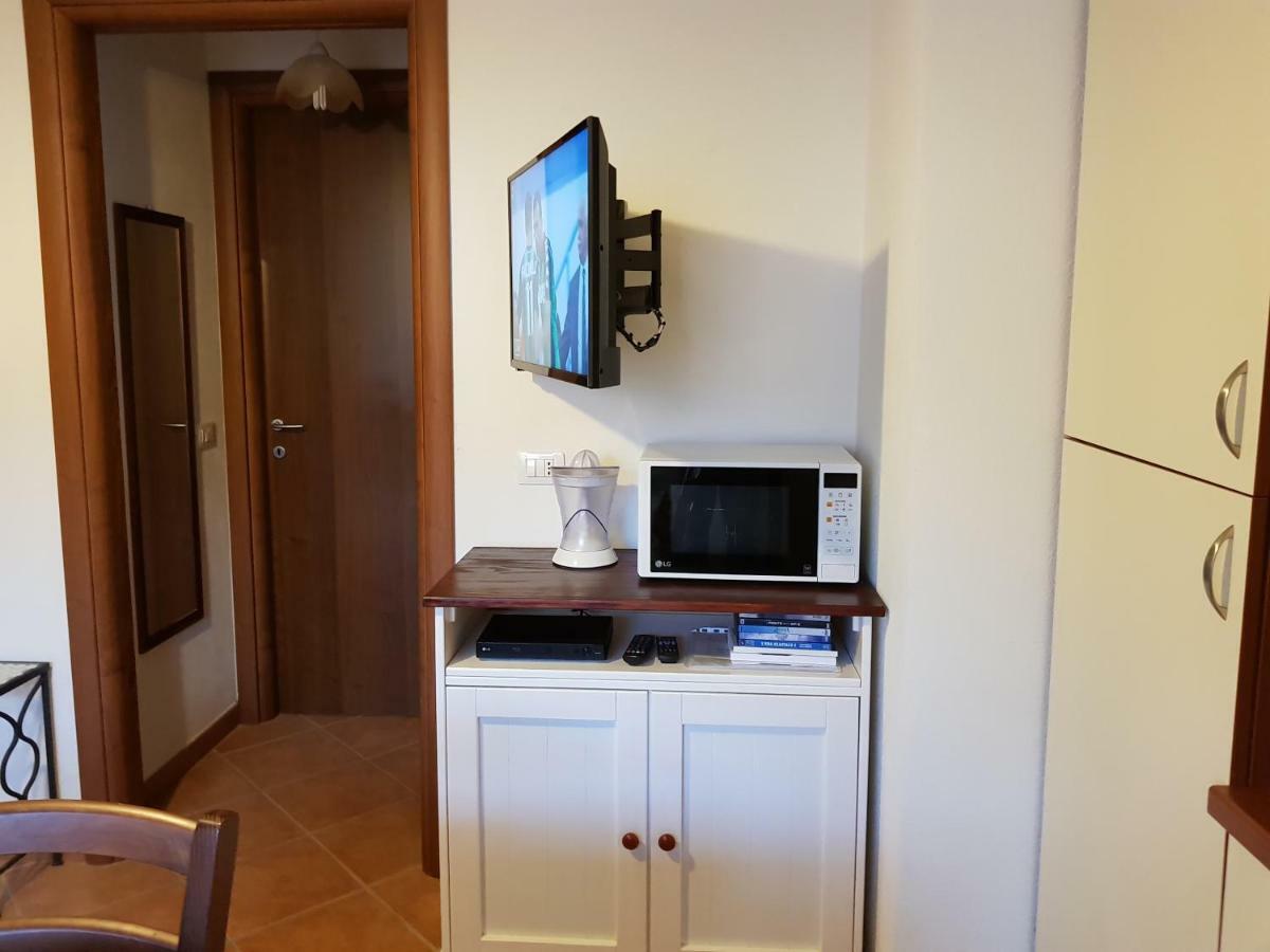 Ferienwohnung Borgo Lu Canali Da Gavino Badesi Exterior foto