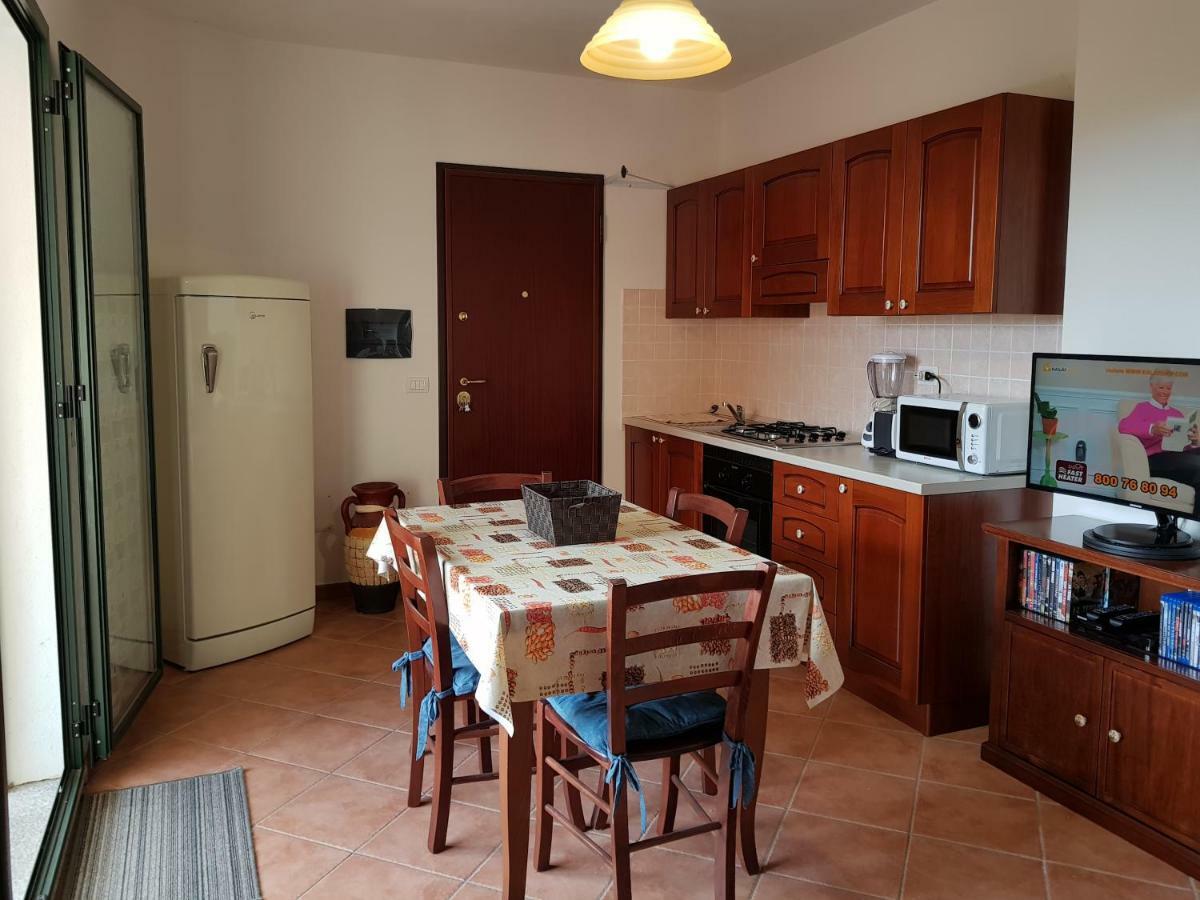 Ferienwohnung Borgo Lu Canali Da Gavino Badesi Exterior foto
