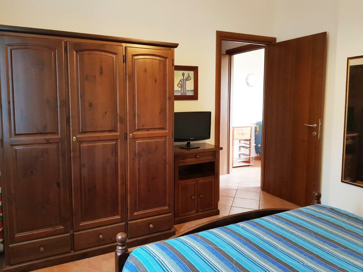 Ferienwohnung Borgo Lu Canali Da Gavino Badesi Exterior foto
