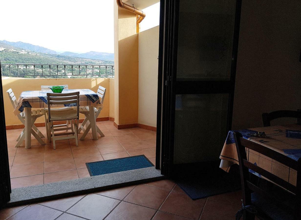 Ferienwohnung Borgo Lu Canali Da Gavino Badesi Exterior foto
